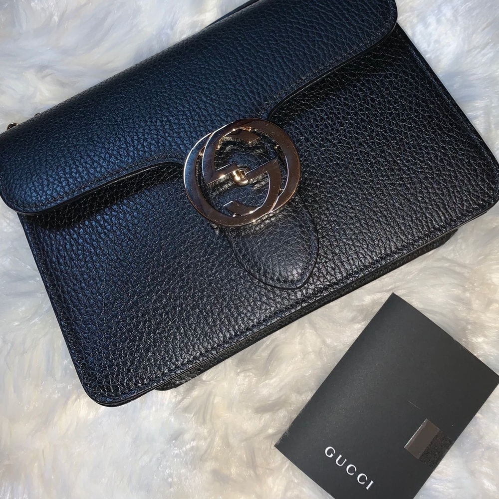🛑 SOLD 🛑 Gucci Small Interlocking G Shoulder Bag